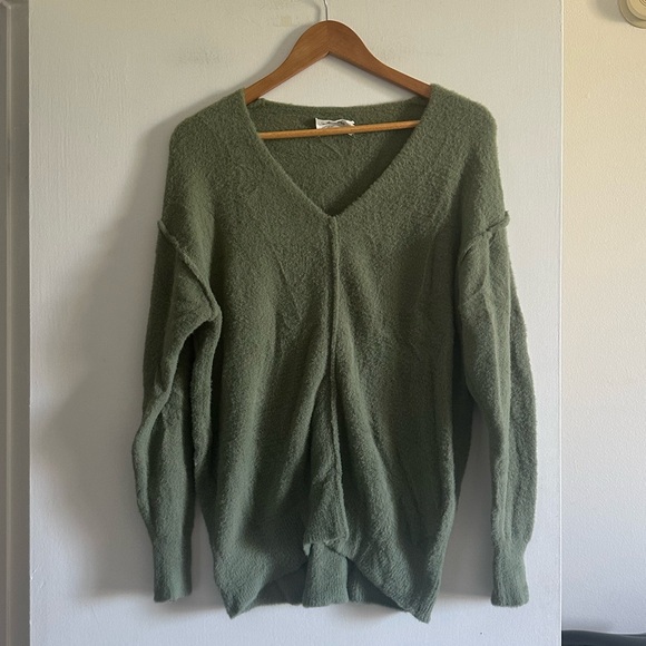 Aritzia Wilfred Free Green Hush Knit V-Neck Sweater size XS - Picture 2 of 9